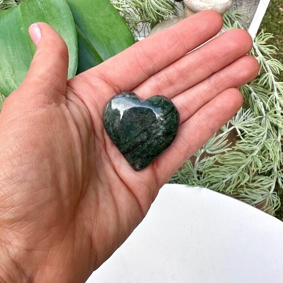Jade Puffy Heart Green Polished Solid Natural Stone Size Medium 1.25 - 1.5" Wide - Picture 1 of 9